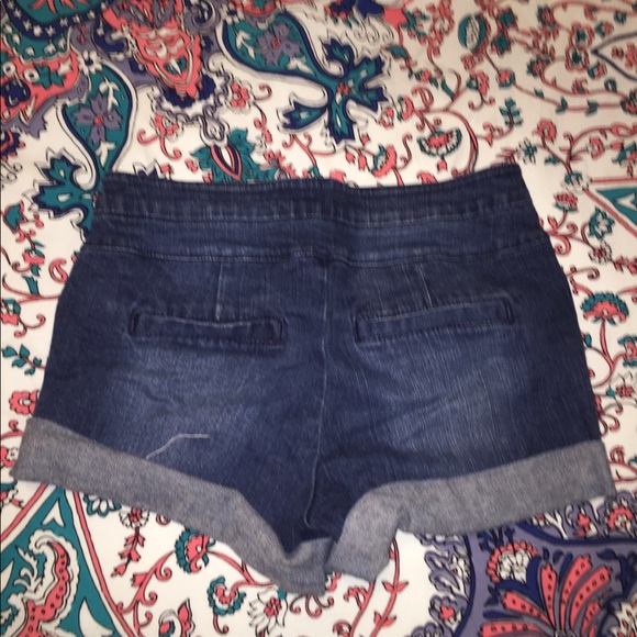 Shorts - Picture 2 of 3